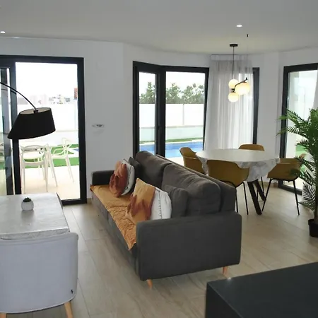Panoramisch Modern In Bij Benidorm Met 3 Slaapkamers, Gelegen Op De 1ste Lijn Met Privezwembad En Privetuin, Uitzicht Op Zee, Op Het Gebergte Puig Campana Met 'ruta Kilometro Vertical' En Op De Skyline Benidorm En Fine Finestrat