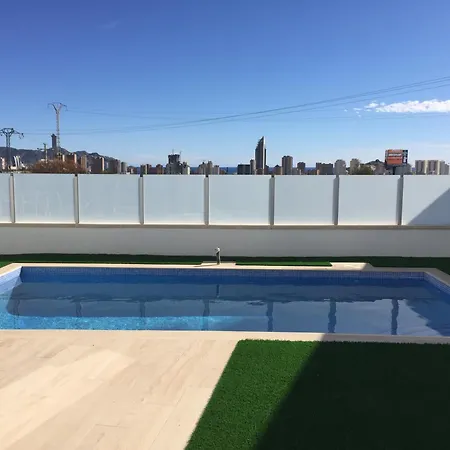 Prázdninový dům Panoramisch Modern In Bij Benidorm Met 3 Slaapkamers, Gelegen Op De 1ste Lijn Met Privezwembad En Omheinde Privetuin, Zicht Op Zee, De Bergen Met 'kilometro Vertical Del Puig Campana' En Op De Skyline Benidorm En Fines